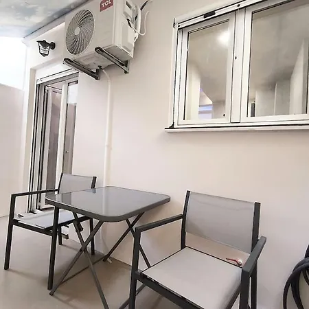 Cozy For 2 Persons Near Port