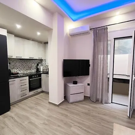 Cozy For 2 Persons Near Port Apartment *
