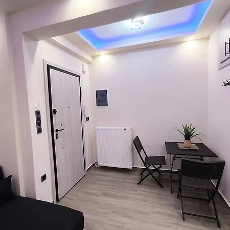 Apartment Cozy For 2 Persons Near Port