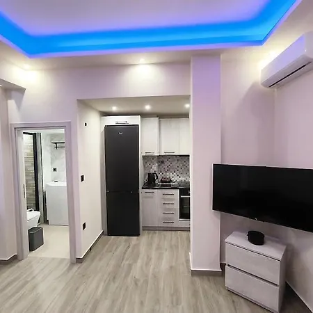 Cozy For 2 Persons Near Port * Piraeus
