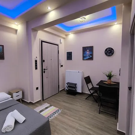 Apartment Cozy For 2 Persons Near Port Piraeus