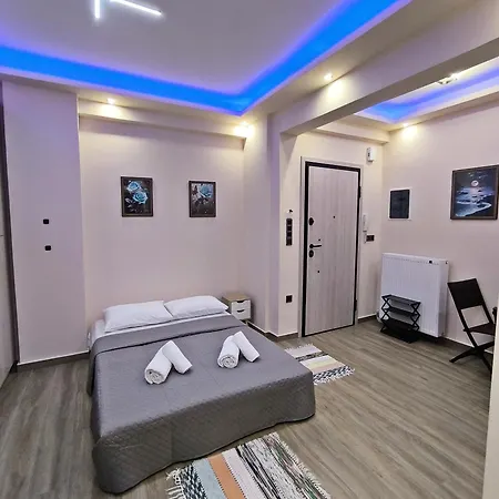 Cozy For 2 Persons Near Port Apartment *