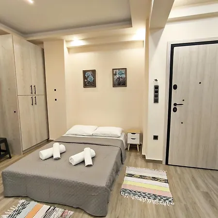 Cozy For 2 Persons Near Port *